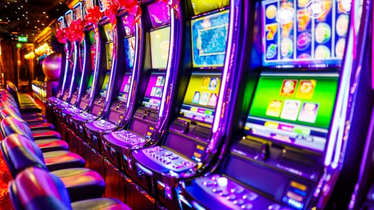 How Casinos Use Psychology to Keep You Playing
