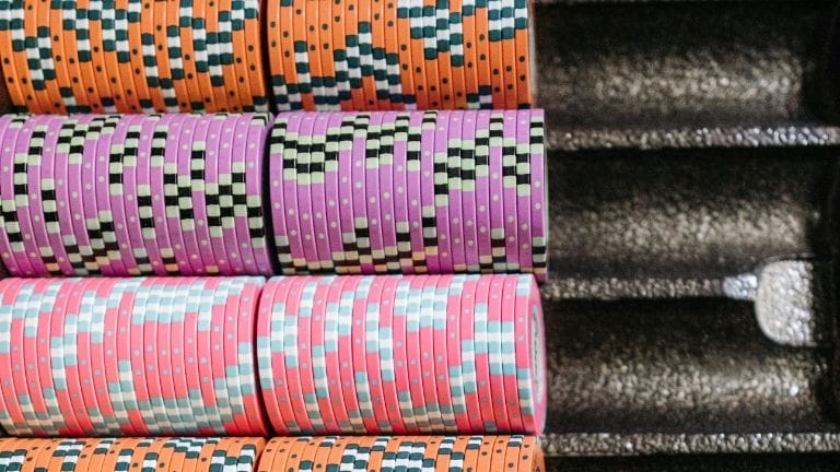 How Freebies and Online Slots Can Help You Save and Have Fun